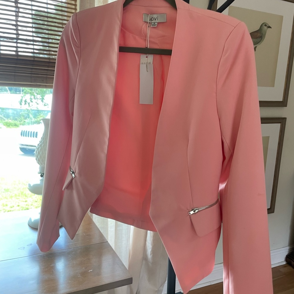 Pink fitted blazer